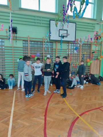 b_1024_768_0_00_images_2023_2024_WYDARZENIA_Choinka_419914392_840370357890914_9172005830706778539_n